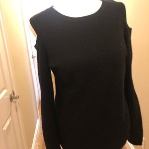Black shoulder cut out cashmere sweater